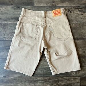 Levi's Men's 565 Loose Straight Fit Shorts Tan Size 31